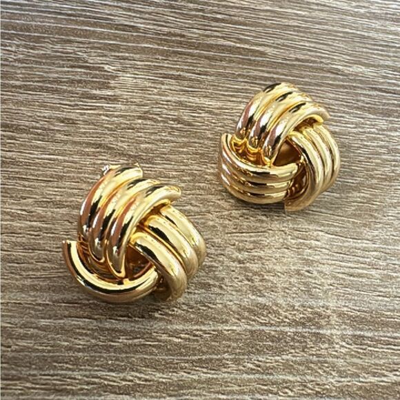 Vintage style clip-on earrings A843 - Picture 3 of 5